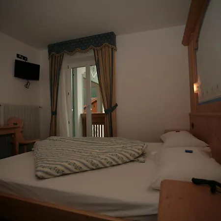 Garni Eden Hotel Canazei Room photo